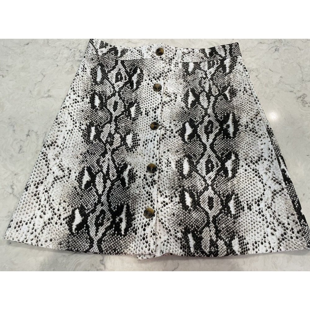 New! Boohoo Snake Skirt With Buttons Size 6